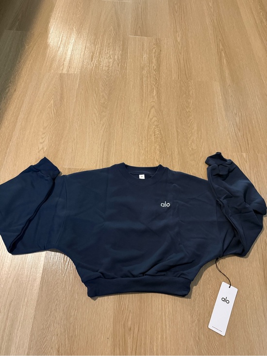 ALO Yoga Tops - ALO Yoga Navy Cropped Accolade Crewneck
